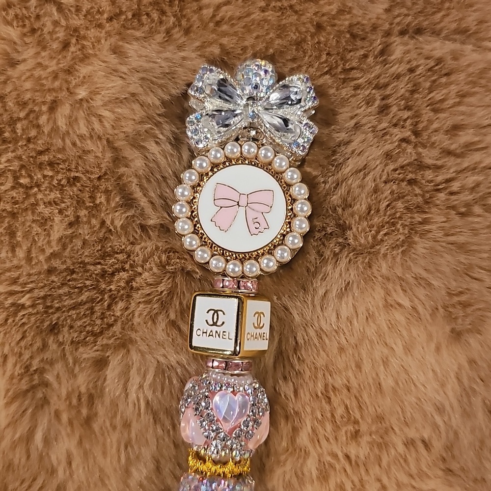 Sparkle Pearl-framed cameo Bow Pen - Picture 3 of 5